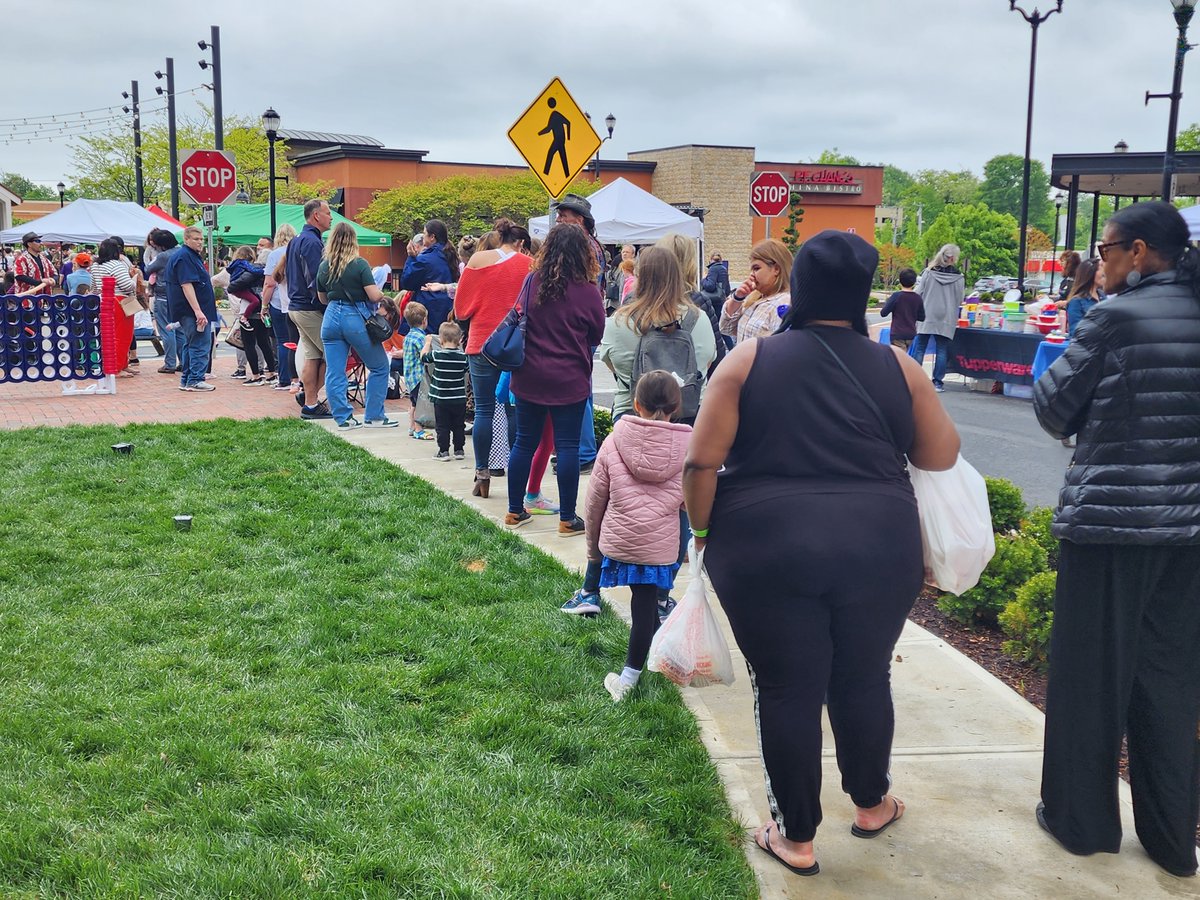gdeems's tweet photo. It's events like this that are only one of the reasons that continue to make  @annaptowncenter the best destination in the region for living,  working, playing and dining. https://t.co/KeXGVSaG2n