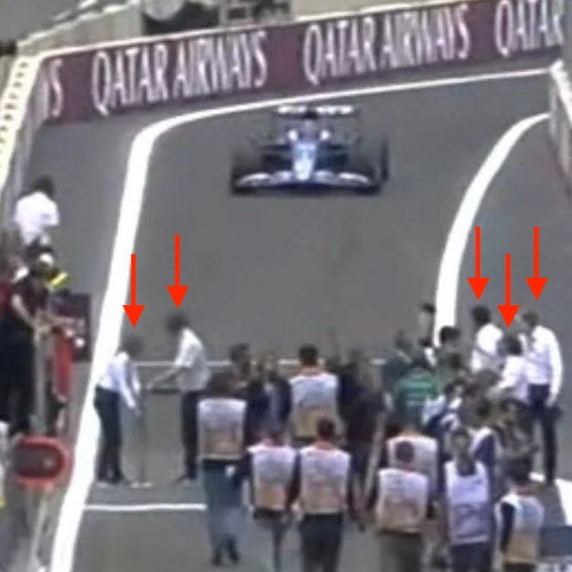 GPGuide's tweet photo. FIVE white-shirt @FIA officials … with two of them putting a BARRIER in place !! 😳🤔
#F1 #AzerbaijanGP 🇦🇿 https://t.co/MAt8hbCHdB