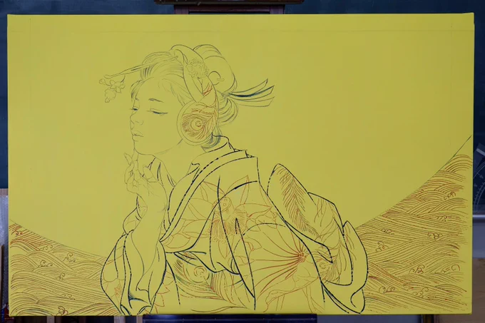 黄色のカラージェッソで下塗りした100号カンバスにプロジェクタでトレスした下絵をコルネで凹凸をつけ乾燥後サンダーで均し掃除機で吸引 肌の部分をマスキング後グロスポリマーメディウムで目止め 簪にカドミウム黄 ジェッソはホルベイン、他は全てリキテックス  #見立て弁天3制作過程 Ver.230430-1