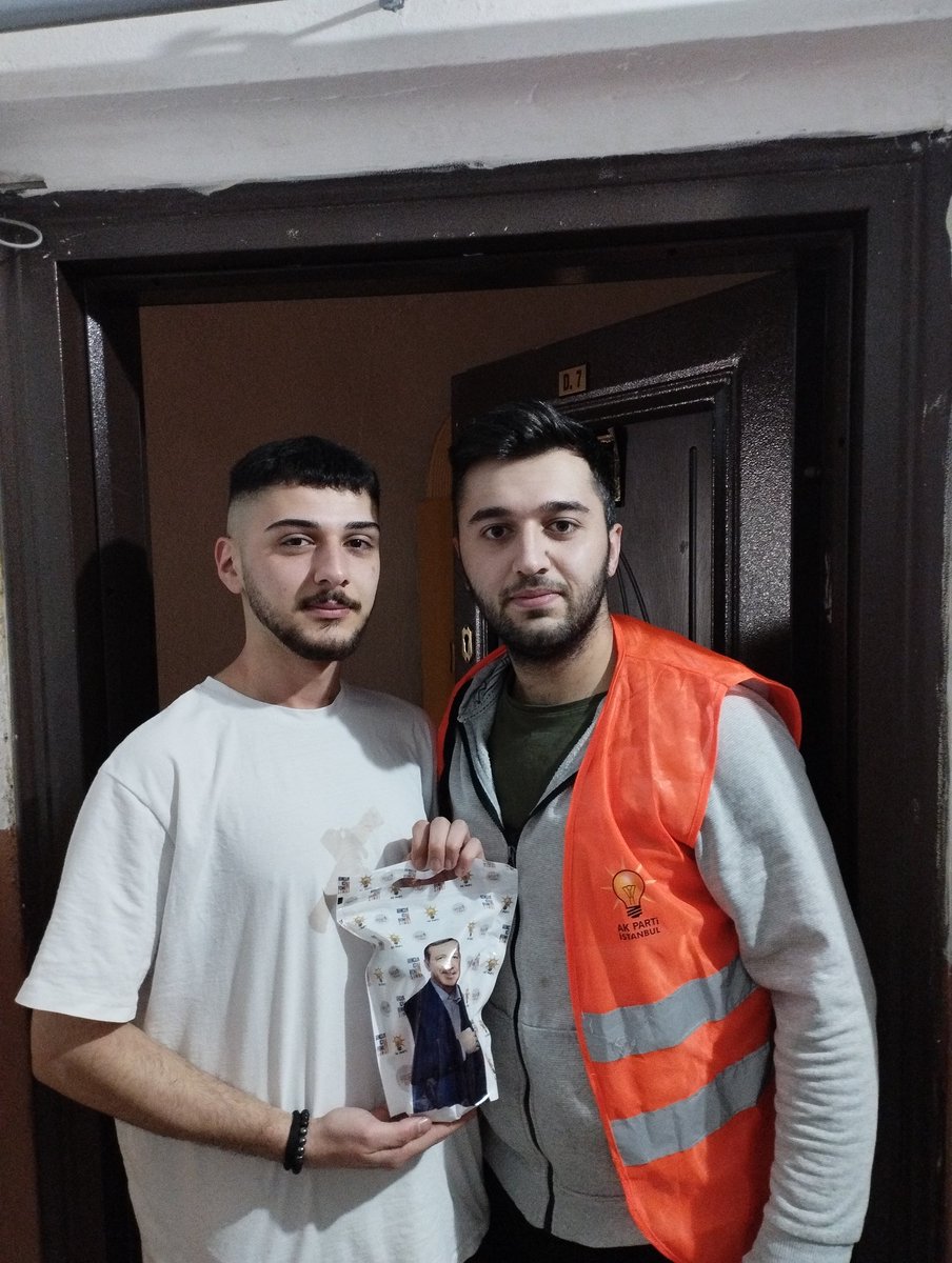 Yusuf AŞIKBULMUŞ (@yusufasikbulms) on Twitter photo 18 yaşına girmiş ilk defa oy kullanacak genç kardeşlerimizi ziyaret edip Reisimizin selamlarını ilettik.
Gördüğümüz ilgi ve alakadan dolayı bugün bir kez daha anladık ki <a href="/RTErdogan/">Recep Tayyip Erdoğan</a>
Yeniden başkanımızdır.
"GELİYOR GELMEKTE OLAN" #AnkaraicinDoğrusuAkParti
#izmirmitingi
Anket 18 yaşına girmiş ilk defa oy kullanacak genç kardeşlerimizi ziyaret edip Reisimizin selamlarını ilettik.
Gördüğümüz ilgi ve alakadan dolayı bugün bir kez daha anladık ki <a href="/RTErdogan/">Recep Tayyip Erdoğan</a>
Yeniden başkanımızdır.
"GELİYOR GELMEKTE OLAN" #AnkaraicinDoğrusuAkParti
#izmirmitingi
Anket