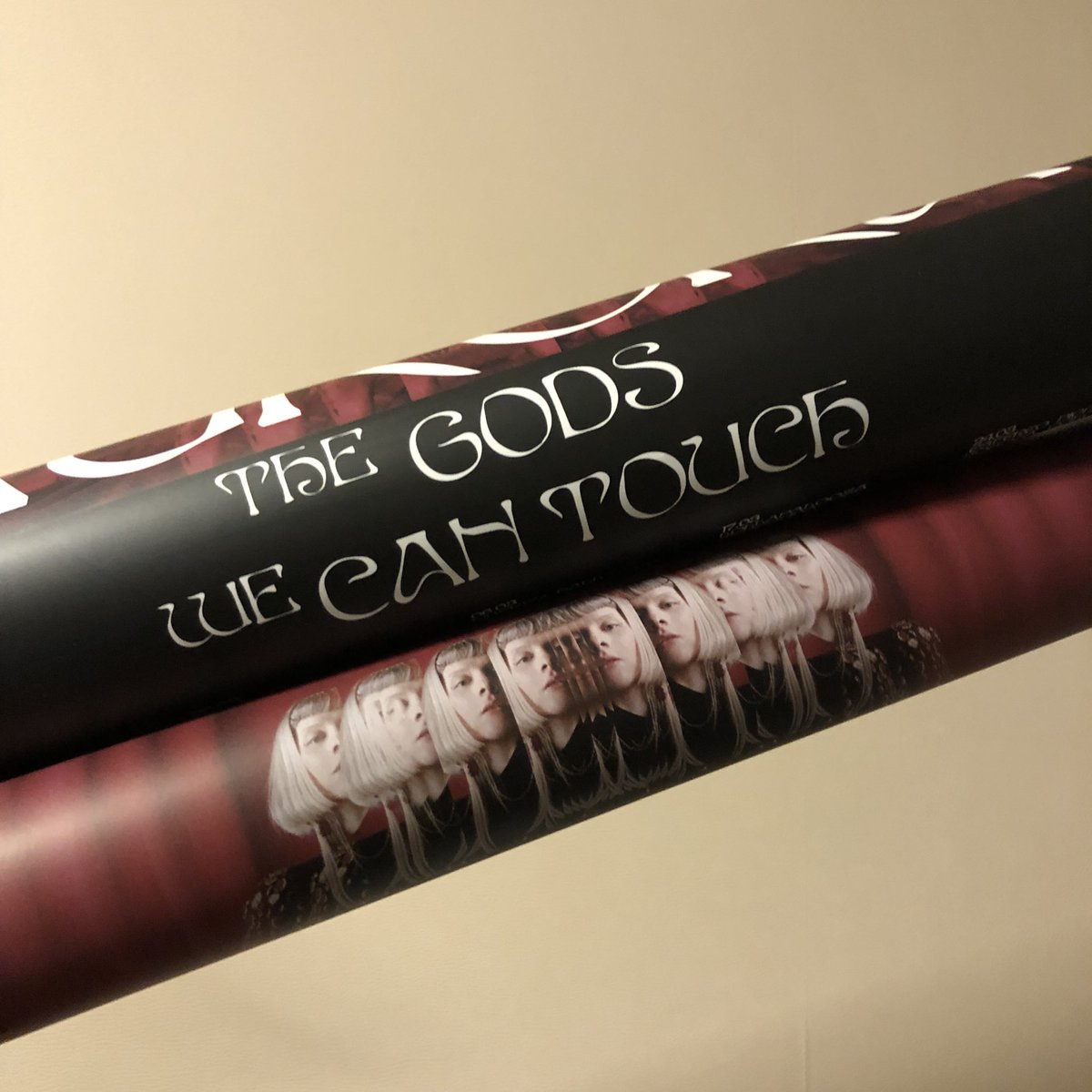 Morpheus_weR's tweet image. ปล่อยโปสเตอร์แข็งหน้าคอน #Aurora ราคา 690฿ รวมส่ง เราฝากหิ้วมาค่ะ 🥺 หน้าคอนโปสขายหมดเร็วมาก สนใจทักเดมได้เลยนะคะ

#AuroraTH2023​
#TheGodsWeCanTouchTourTH 
#ตลาดนัดสากล