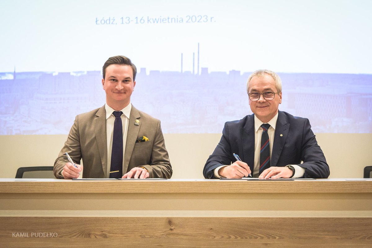 1/4 📝13 kwietnia 2023 r. zostało zawarte Porozumienie pomiędzy <a href="/KRASP_pl/">KRASP</a>, reprezentowaną przez prof. dr. hab. inż. Arkadiusza Mężyka oraz #KRD, reprezentowaną przez mgr. inż. Michała Klimczyka.