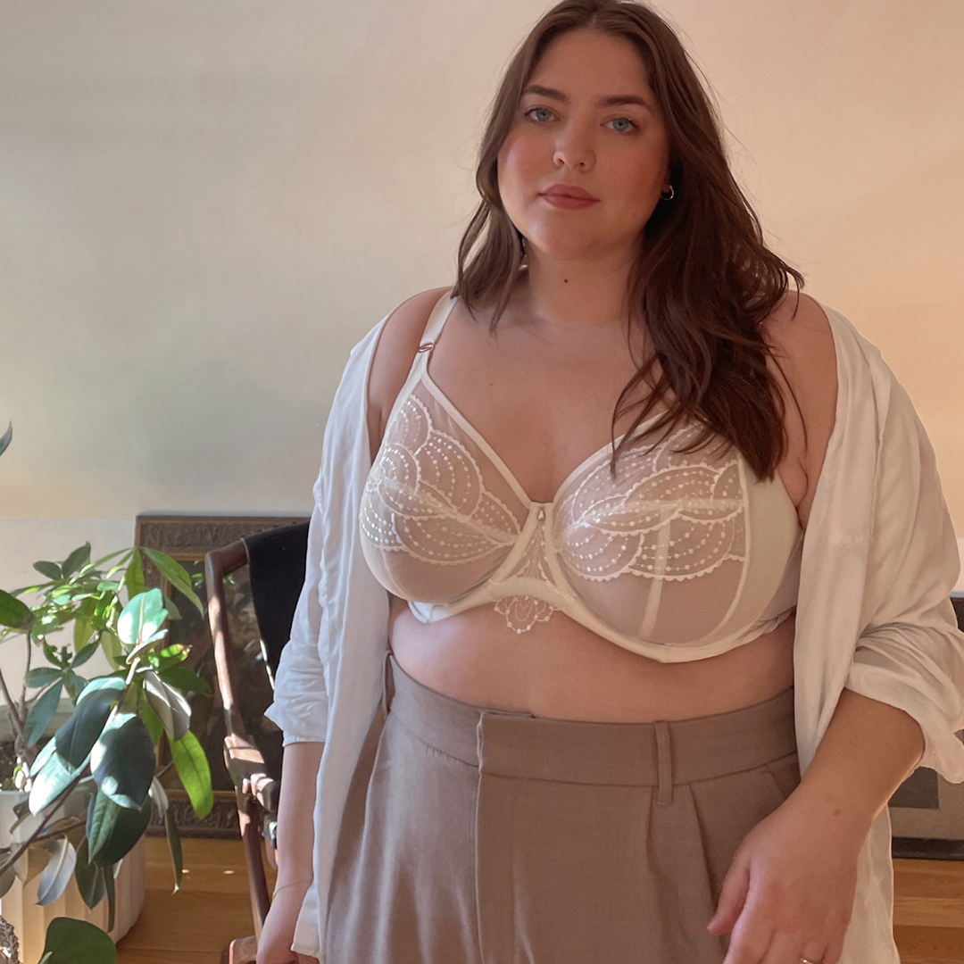 Elomi_lingerie's tweet photo. Lingerie of the season – Priya in Vanilla 🤍. Our gorgeous and super flattering collection promises forward shape, great uplift and of course, comfort. Our Spring must have. Worn by @MaxeyGreene View this collection here:   https://t.co/VknWgvBE2o #elomilingerie #elomipriya https://t.co/Fs5ATEafIh