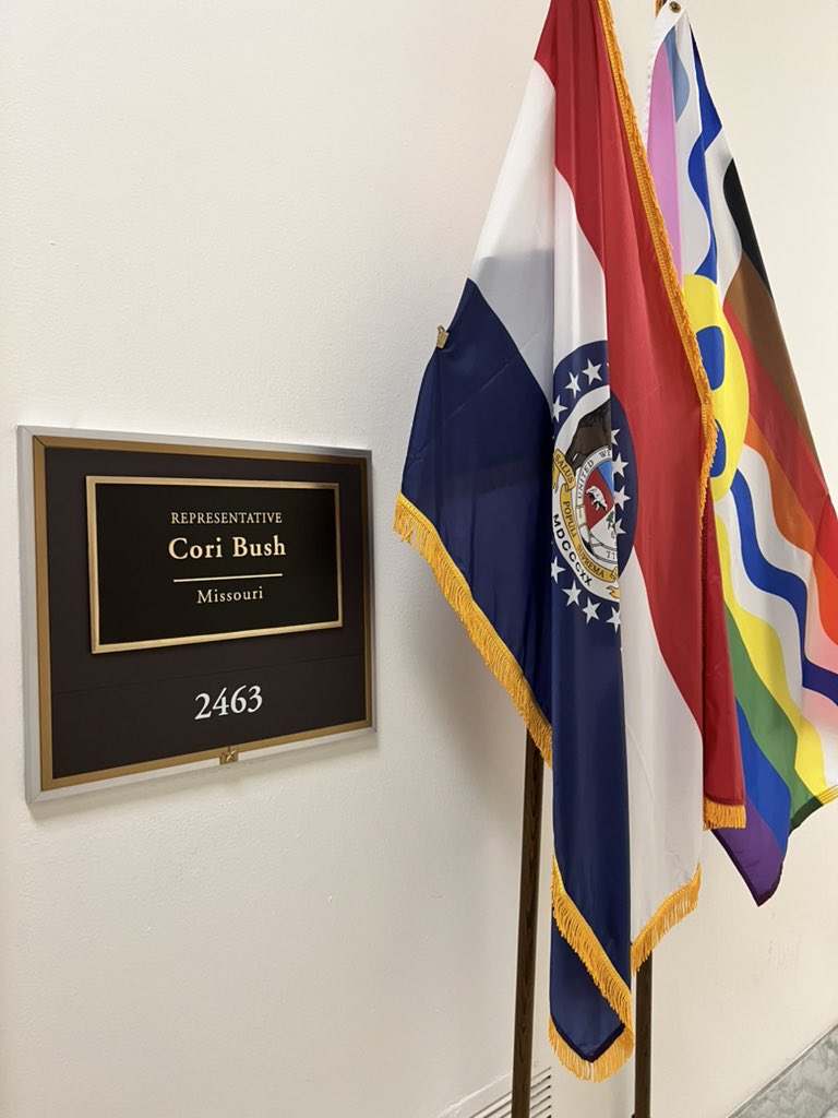 FedraFallahian's tweet photo. Proud to call @RepCori MY Congresswoman 🥰 thankful to meet Kiara Davis today to discuss improving healthcare in #STL + MO. Looking forward to hopefully seeing her team back home soon! We’d love to show off what we’ve been up to @slusom @slugensurg! @RASACS @AmCollSurgeons https://t.co/B3F4r3ZZYq