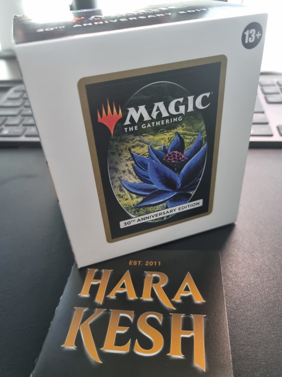 CharlyTraarbach's tweet photo. Someone should send help this box is in danger #Magic30 #Sealed #4Packs https://t.co/5NUtd1Rt4s