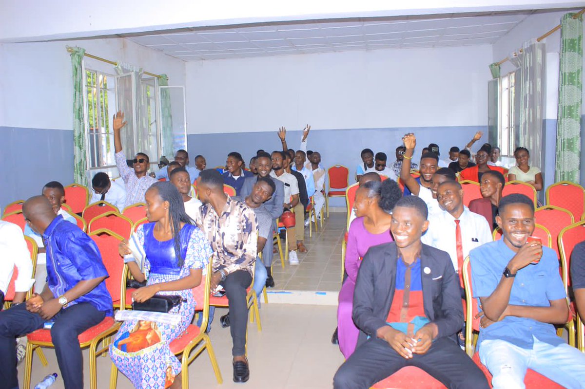 bilare_john's tweet image. Le jour de l'investiture ! Un jour, une histoire. Nous avons prêté serment devant Dieu et l'assemblée générale, l'organe suprême du sous-groupe Ngomba!