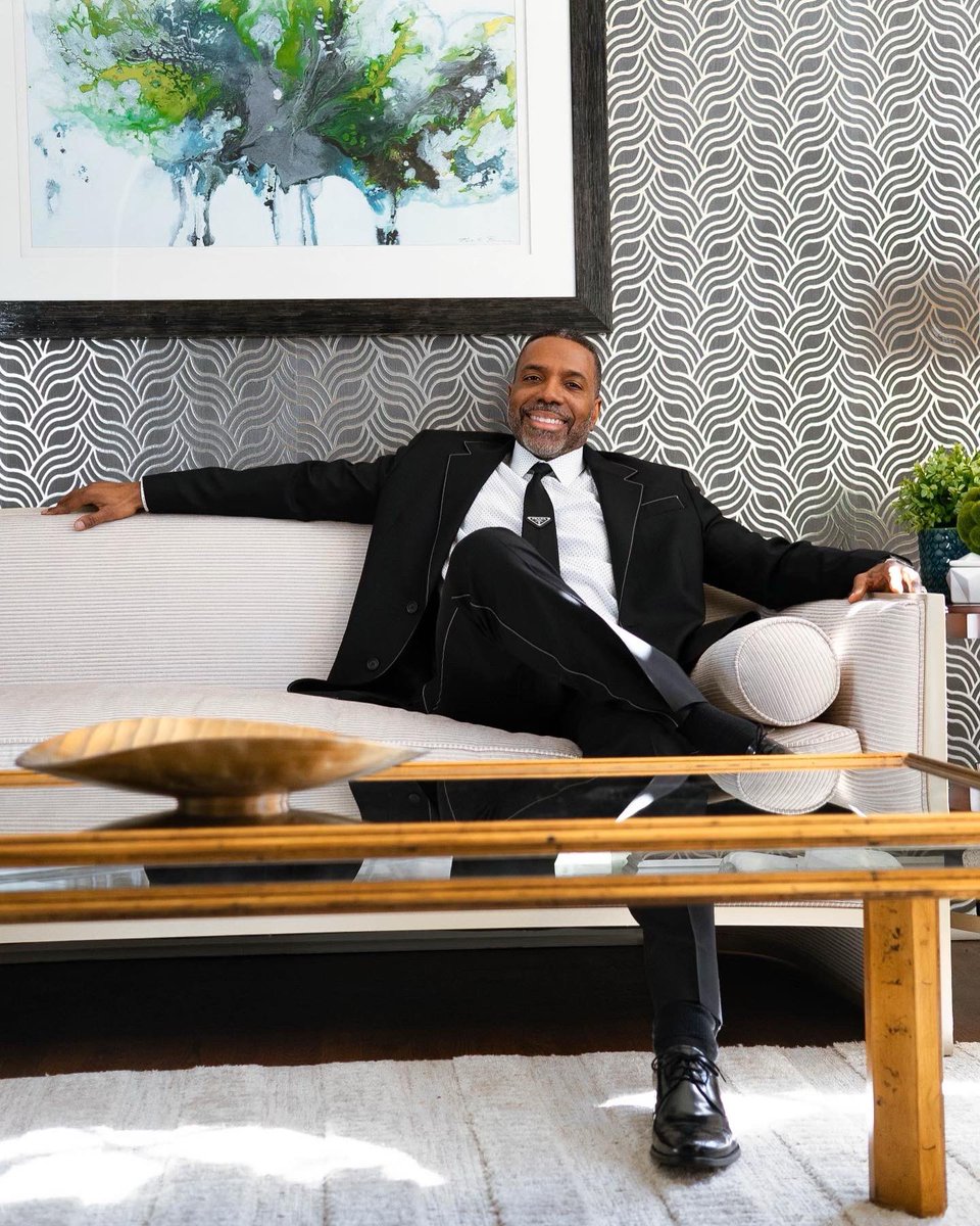 Creflo_Dollar's tweet photo. I will be forever grateful for the wisdom of God that delivered unto me healing from cancer. After 8 weeks of recovery this is what health looks like.. https://t.co/aCp70IB2Fa