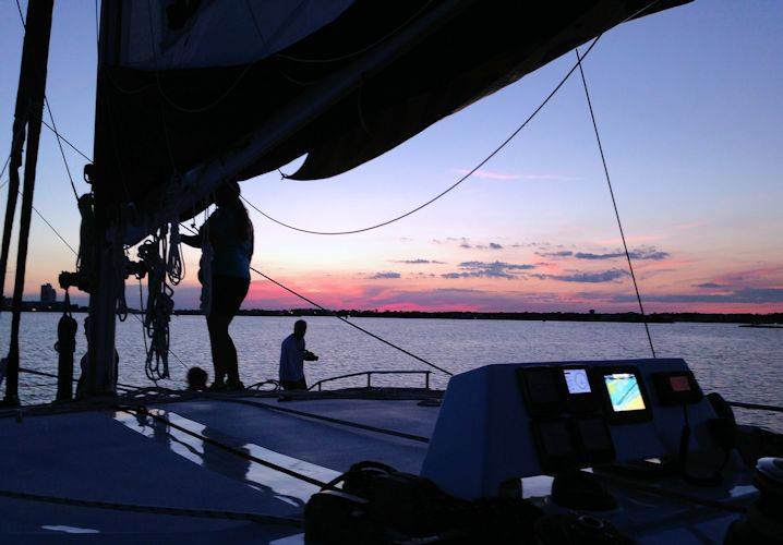 A quiet #SunsetCruise on #SailWildHearts is an ideal tonic for stress. Have some snacks, enjoy your carry-on adult beverage of choice, and let your worries slip into the sea.
bit.ly/3sIzijK