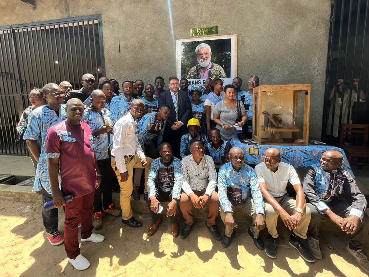 AmbSuisseRDC's tweet photo. Ravi d’avoir pu rendre visite à l’École Professionnel du Bâtiment EPROBA dans la commune de #Lemba. Pilier du sytème éducatif en 🇨🇭, la formation professionnelle est primordiale au développement de l’économie congolaise 🇨🇩. Bravo aux jeunes congolais et aux initiateurs suisses. https://t.co/C6OACcaZq8