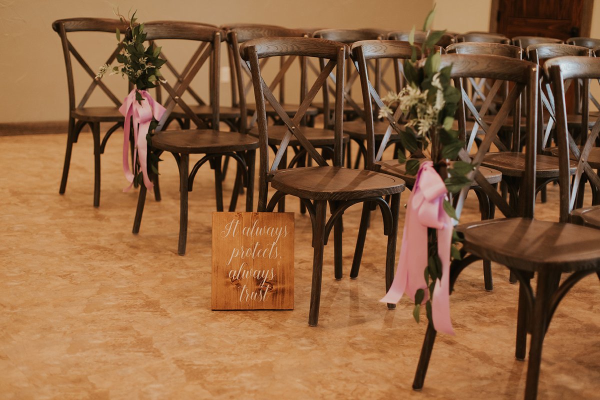 PineViewAcres's tweet photo. We always love to see how each couple dresses up our venues, and this couple definitely did a great job!

(Photo credits to Sarah Harrington Photo) https://t.co/qaDHFX7p9p
