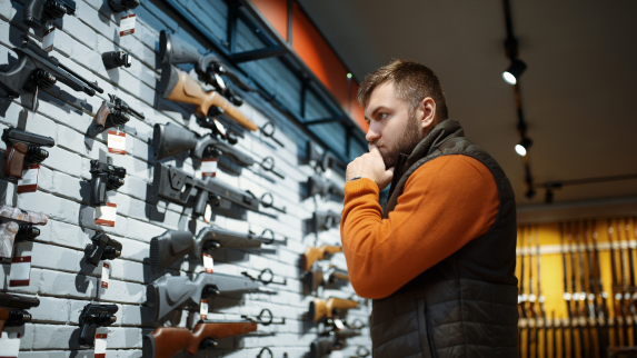 People who avoid COVID-19 precautions to prevent illness are more likely to purchase firearms – a pattern of behavior most common among moderate & conservative individuals, according to a @RutgersSPH study. @NJGVRC #RutgersResearch

Learn more: go.rutgers.edu/p4ujzzvs