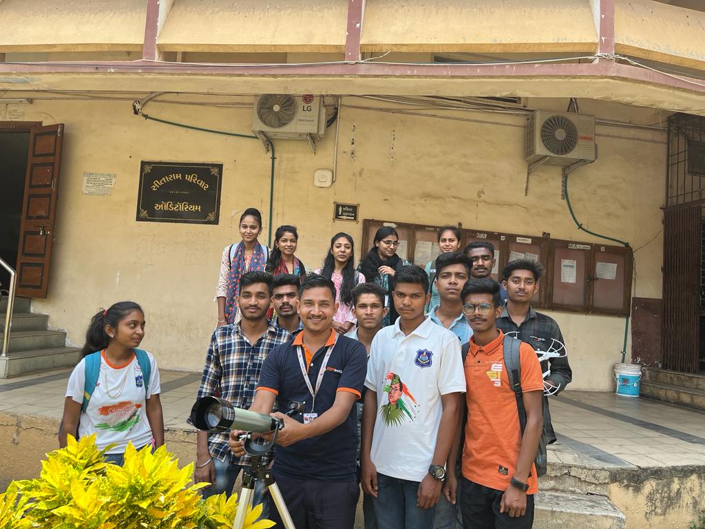 RajStembotix's tweet photo. Innovation Club prabodh level training Day 2 at Smt.R.P. Chauhan Arts &amp; Smt. J.K. Shah &amp; Shri K.D. Shah Commerce College, Vyara , Tapi  students  with aim to proudly say "I Am An Innovator". #drone #Robotics #telescope #STEMeducation
@PMOIndia @CMOGuj @InnoClubCHE @STEMbotix https://t.co/VyhixFSdP7