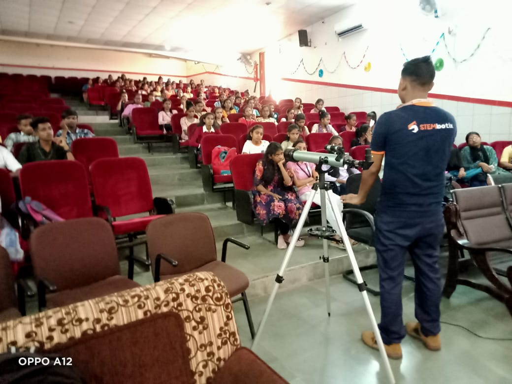 RajStembotix's tweet photo. Innovation Club prabodh level training Day 2 at Smt.R.P. Chauhan Arts &amp; Smt. J.K. Shah &amp; Shri K.D. Shah Commerce College, Vyara , Tapi  students  with aim to proudly say "I Am An Innovator". #drone #Robotics #telescope #STEMeducation
@PMOIndia @CMOGuj @InnoClubCHE @STEMbotix https://t.co/VyhixFSdP7