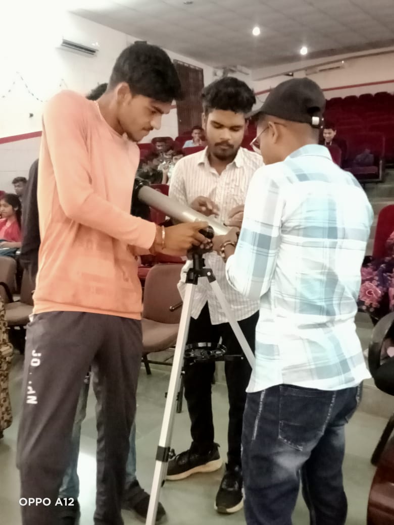 RajStembotix's tweet photo. Innovation Club prabodh level training Day 2 at Smt.R.P. Chauhan Arts &amp; Smt. J.K. Shah &amp; Shri K.D. Shah Commerce College, Vyara , Tapi  students  with aim to proudly say "I Am An Innovator". #drone #Robotics #telescope #STEMeducation
@PMOIndia @CMOGuj @InnoClubCHE @STEMbotix https://t.co/VyhixFSdP7