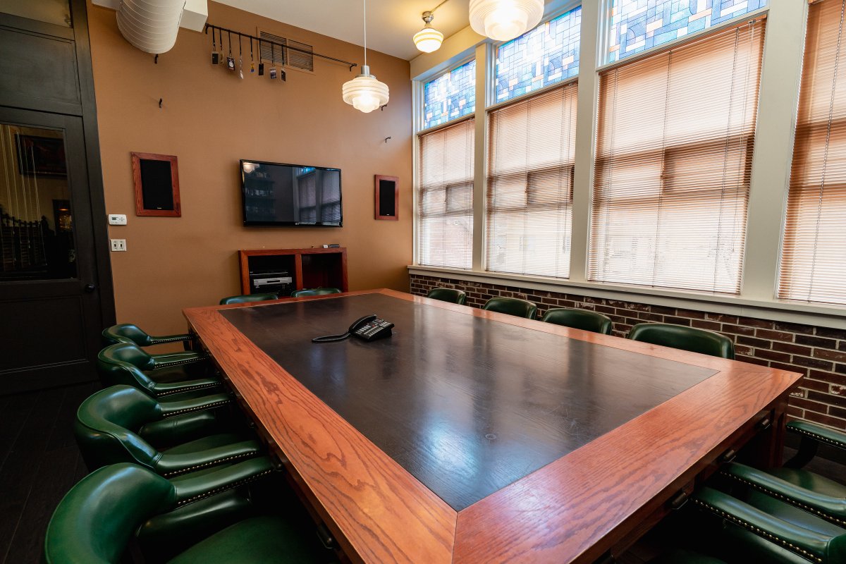 CoHoCreativeHub's tweet photo. We haven't talked about our boardroom in a while so now seemed like as good a time as any to remind you how great it is for hosting meetings, filming content, or anything else you can imagine.

Head to the link in our bio to learn more. https://t.co/g9f7eQjeVm