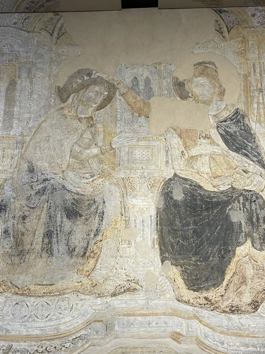 PdeFeydeau's tweet photo. Au Palais des doges de #Venice, les yeux sont constamment attirés aux plafonds : orgies d’ors, de #Véronèse et de #Tintoret comme si la Sérénissime avait voulu éblouir jusqu’à l’écœurement. Dans cette profusion, cette humble fresque déposée d’un couronnement de #Marie émeut plus! https://t.co/4mRd6tulxq