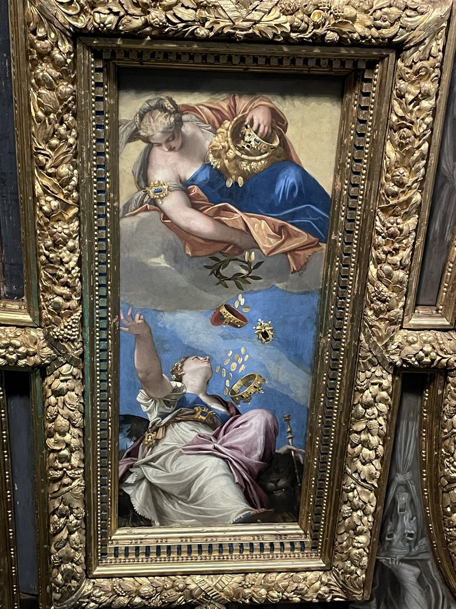 PdeFeydeau's tweet photo. Au Palais des doges de #Venice, les yeux sont constamment attirés aux plafonds : orgies d’ors, de #Véronèse et de #Tintoret comme si la Sérénissime avait voulu éblouir jusqu’à l’écœurement. Dans cette profusion, cette humble fresque déposée d’un couronnement de #Marie émeut plus! https://t.co/4mRd6tulxq