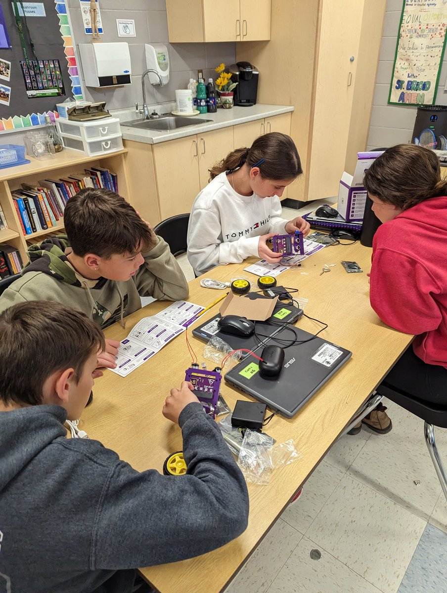 MsSMcArthur's tweet photo. The students have become the teacher. With zero instructions apart from "build this" the kids spent the afternoon engaged in the construction of the robotic kits. @StBrigidCeltics @ErmaLuis1 @WCDSBInnovates https://t.co/wgcq4Cxw9Q