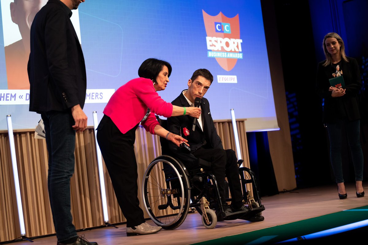 cic's tweet photo. [#CICEsportDay] 🏆 Le Prix Inclusivité des #CIC_Esport Business Awards 2023 est décerné à @djhofficial, gamer handicapé, qui joue aux #jeuxvidéo grâce à un matériel spécifique piloté grâce à ses pieds. Bravo à lui ! https://t.co/Ffm1UlMvFq
