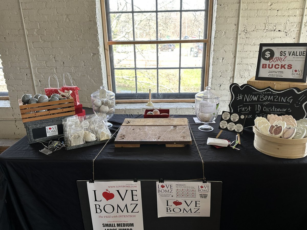 LoveBomz's tweet photo. Vender days are our favorite days! https://t.co/r4j1DjB8dW