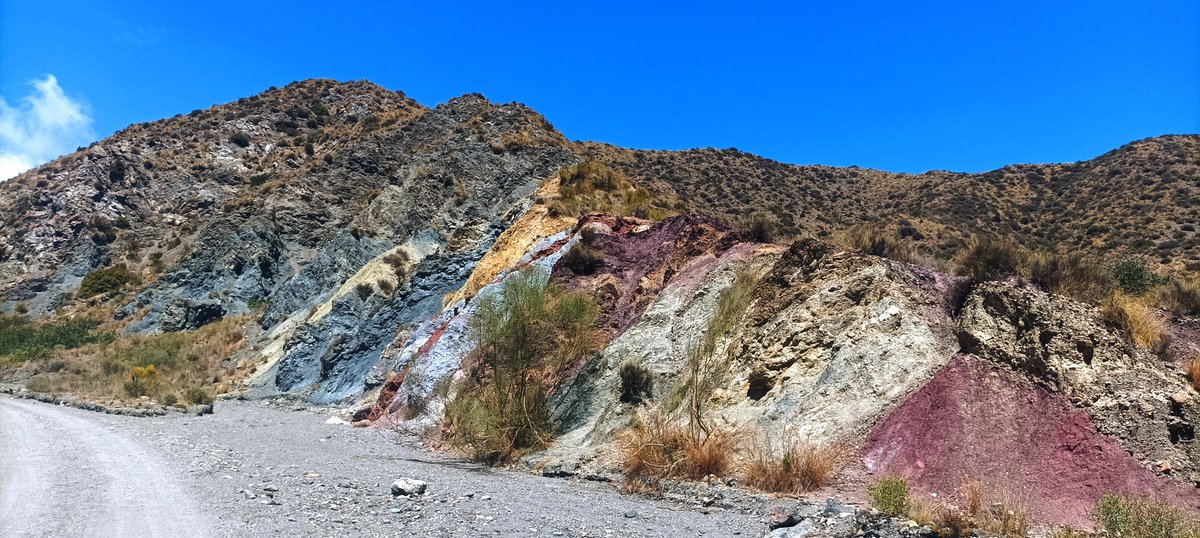 jennings_elin's tweet photo. Day 1 of our #students #mapping the #Cabeneras #faultzone at #Sopalmo. Today we focused on the introduction of the main rock culprits.
#Spain #postgraduates #undergraduates #Geology #phyllite #faultgouge #dolomite #volcanics #igneous #fieldwork @UniExeCornwall @CambSchMines https://t.co/gZgRYsQHDF