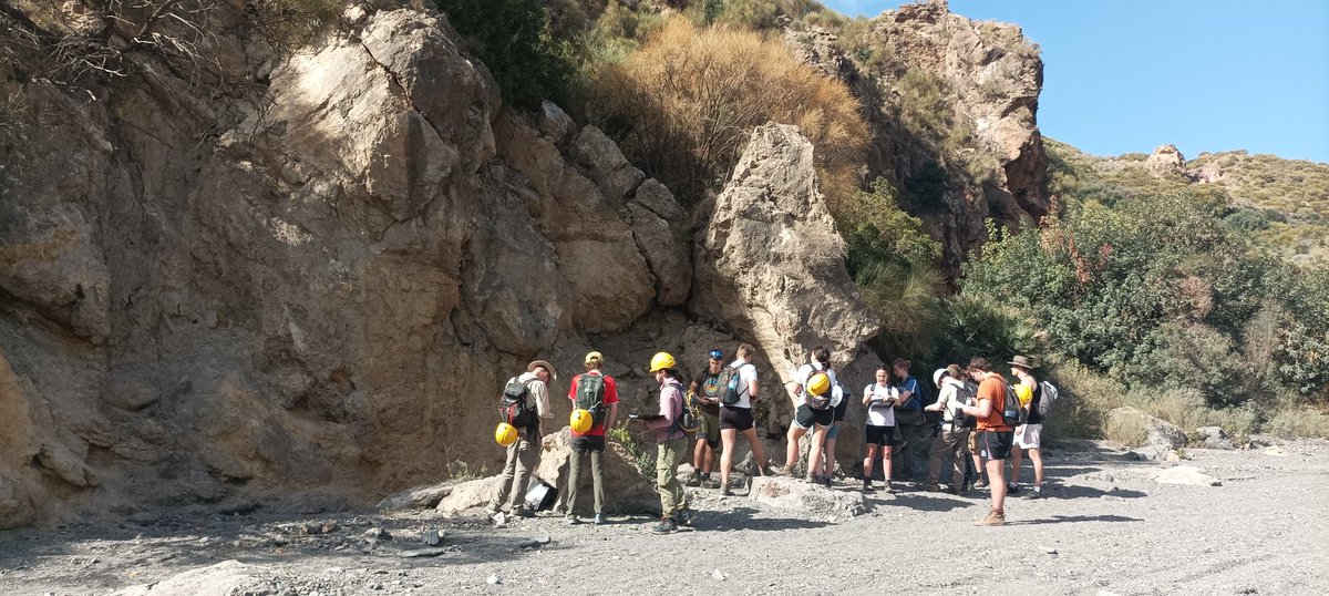 jennings_elin's tweet photo. Day 1 of our #students #mapping the #Cabeneras #faultzone at #Sopalmo. Today we focused on the introduction of the main rock culprits.
#Spain #postgraduates #undergraduates #Geology #phyllite #faultgouge #dolomite #volcanics #igneous #fieldwork @UniExeCornwall @CambSchMines https://t.co/gZgRYsQHDF