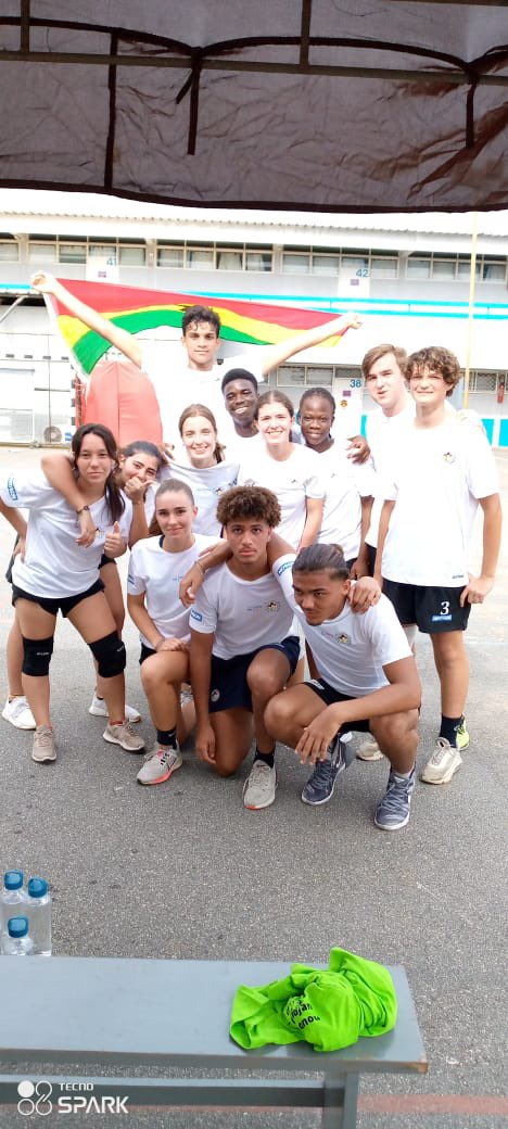 LFACCRA's tweet photo. L’équipe du #LFIA au grand complet
Jeux de la ZAC #lome 🇹🇬
Allez @LFACCRA 🇬🇭🇫🇷🎉
#aefe #accra #sport #education #lyceefrancais https://t.co/lZ5ZAV23kp