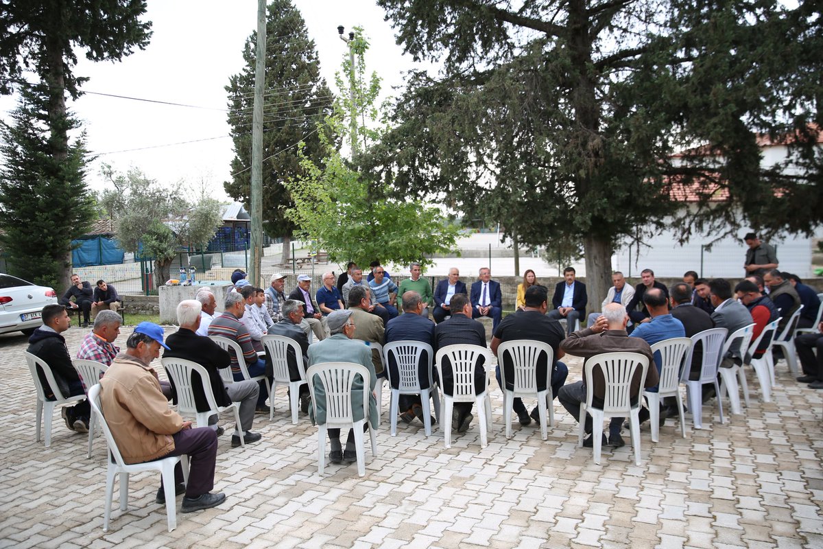 enveraputkan's tweet photo. Milletvekilimiz Kemal Çelik, Milletvekili adayımız Tülay Beşkonak Özçay ve İlçe Başkanımız Hasan Yıldırım ile #Alacami Mahallemizde hemşehrilerimizle bir aradayız.
#TürkiyeYüzyılı https://t.co/dU3cSByBAc