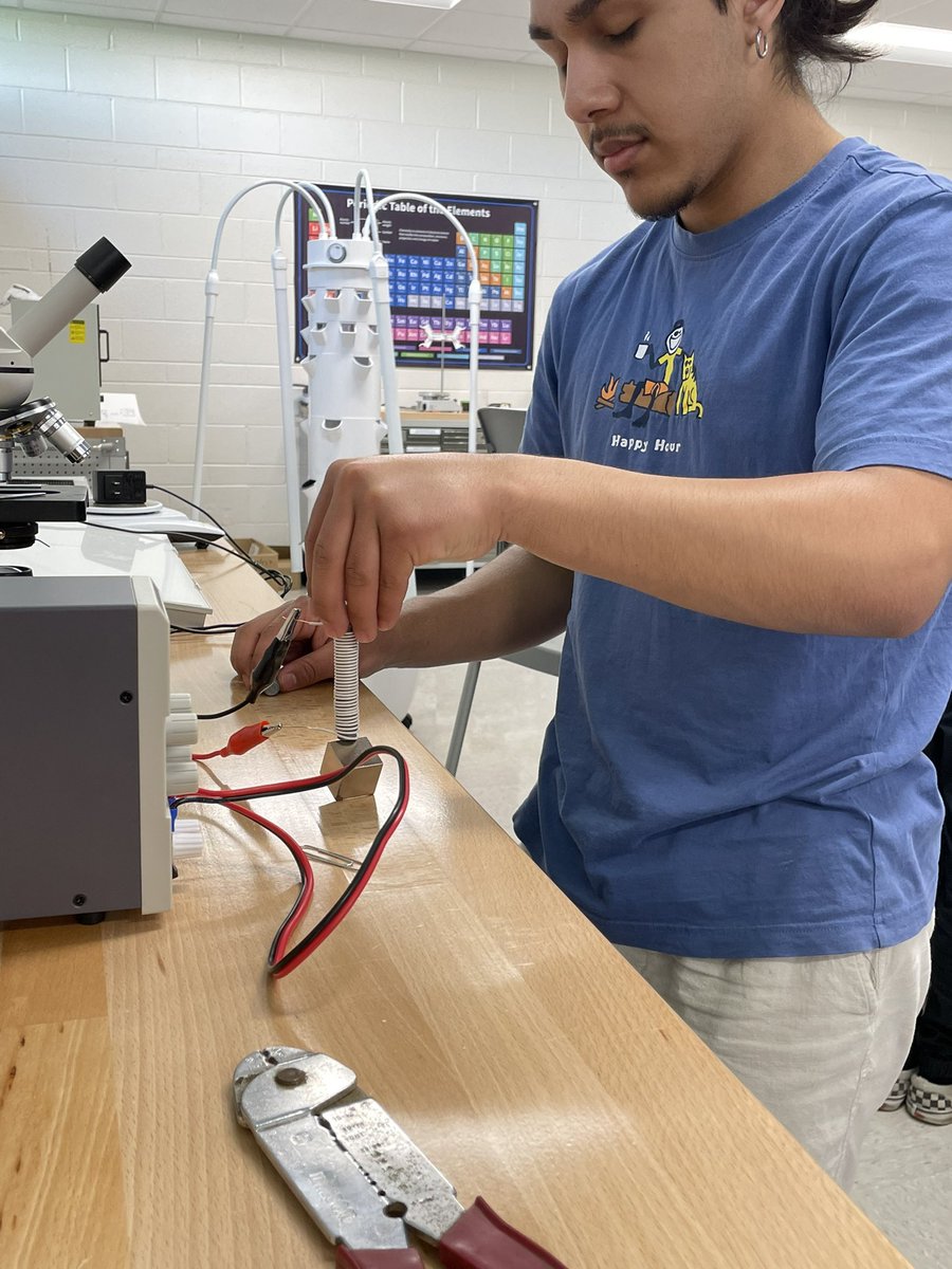 CompassD303's tweet photo. Students in the Electrochemistry seminar researched the relationship between electricity &amp; magnetism. Then, using wire, bolts, &amp; an electricity source, they created a magnet. By combining 3 magnets, one group was able to pick up a 5-lb. metal bar. #InquiryEd #STEM https://t.co/No7atYepHn