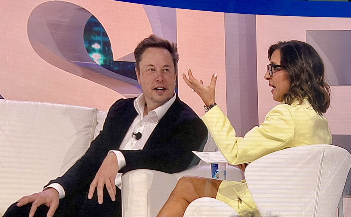 deLisserRobin's tweet photo. @Dr_CSWright Meanwhile in #Miami - we have @elonmusk & Twitter talking freedom of speech & #CitizenJournalism at #Possoble2023. 2 days ago I asked Elon & @BillyM2k to #MeetMeInMiami - today Elon is here! 😉 Billy, where ya at? https://t.co/3wNXx6VI1P
