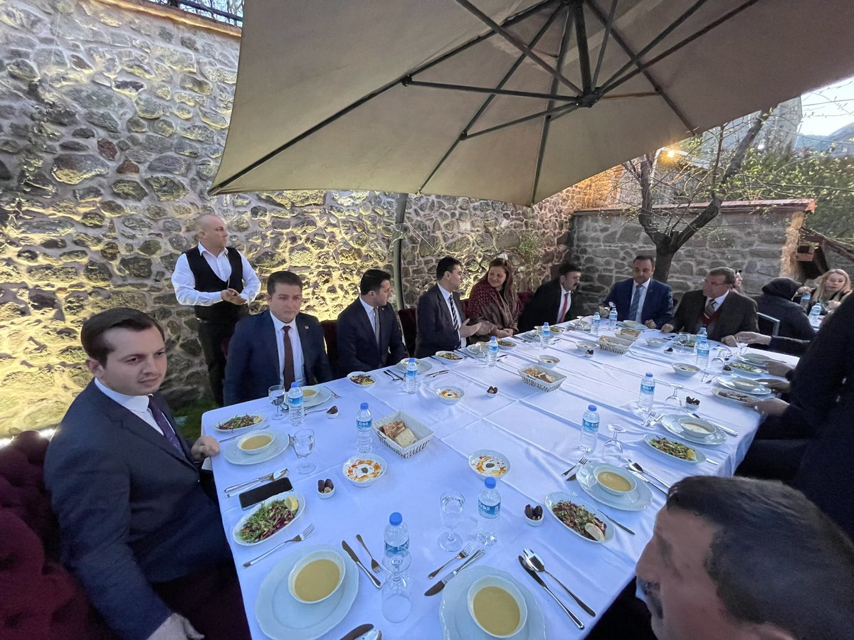 Kurtuluşun, Kuruluşun Başkenti, Baba Ocağımız Afyonkarahisar’da Kıymetli Partililerimiz, Millet Ittifakı’nın çok değerli Milletvekili Adayları, İl ve İlçe Başkanları, gönül verenleri ve hemşehrilerimizle iftar sofrasında bir araya geldik.