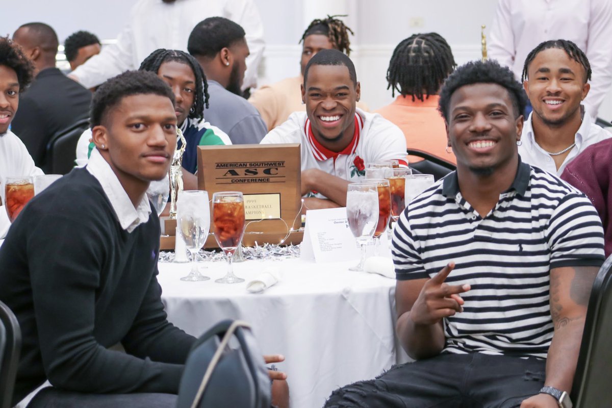 What a fun night we had celebrating our champions on and off the field! The 2023 Choctaw Sports Night was a night to remember! Check out the full gallery 👇

📸 flic.kr/s/aHBqjAAknR