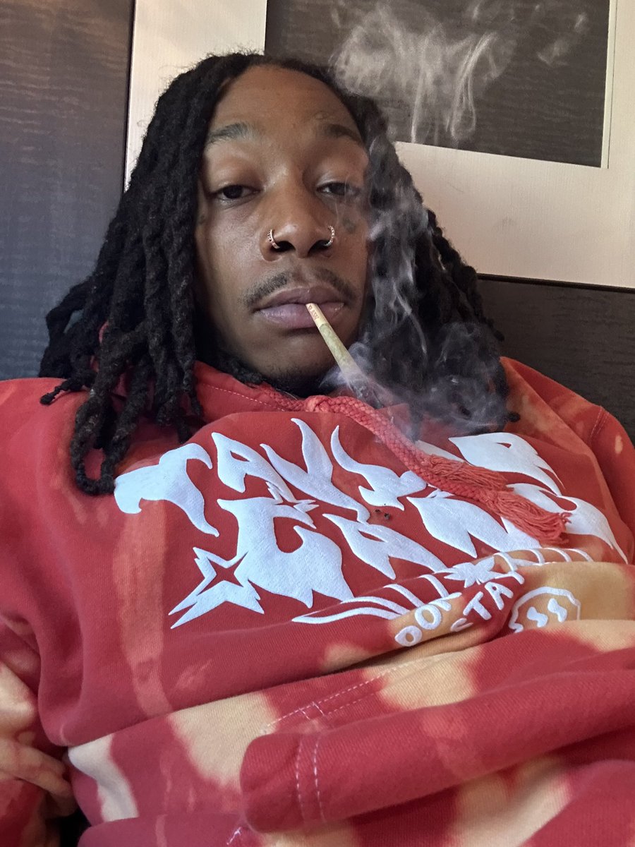 wizkhalifa's tweet photo. REAL TAYLORS got all the new merch🔥🍄☮️🤘🏽😝 https://t.co/GlVyc1tjtw