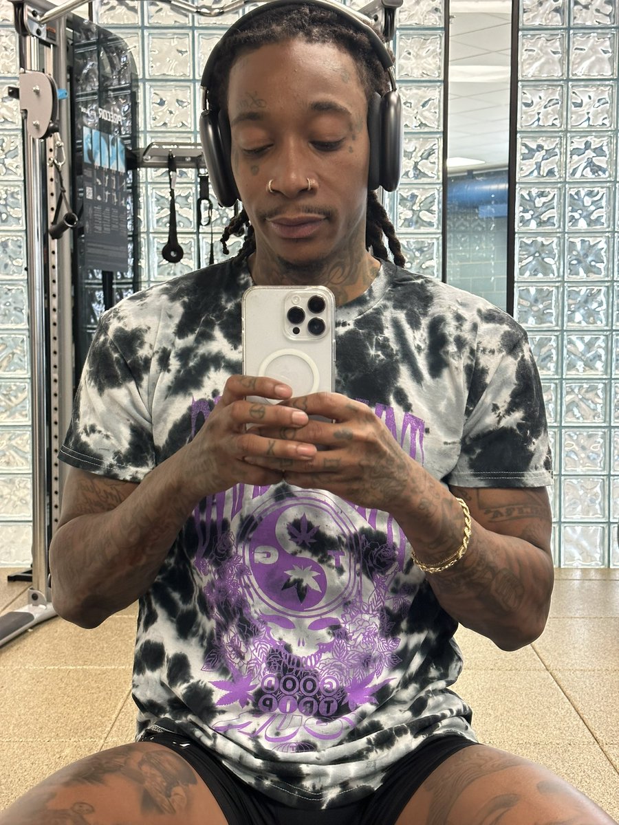 wizkhalifa's tweet photo. REAL TAYLORS got all the new merch🔥🍄☮️🤘🏽😝 https://t.co/GlVyc1tjtw