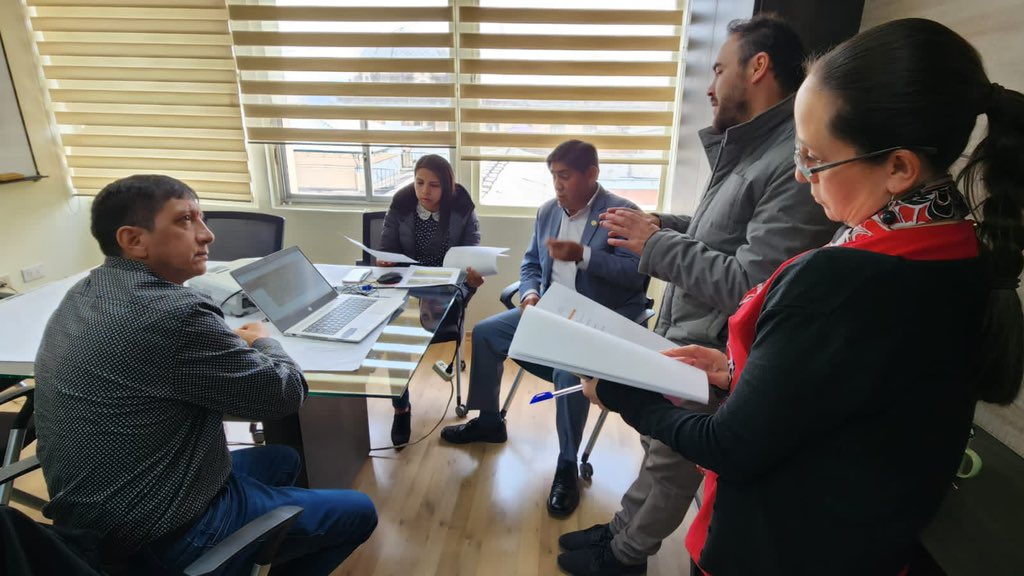 MarisolPenaloz2's tweet photo. 📌 #ParqueDelMigrante
Esta mañana junto a Daniel García asistimos a una reunión de trabajo con el  Director de Planificación y el Sr. Walther Sinche Director Ejecutivo de Alianza Ecuatoriana Internacional, para tratar sobre los avances de la construcción del parque del Migrante. https://t.co/IPxvmE9w82