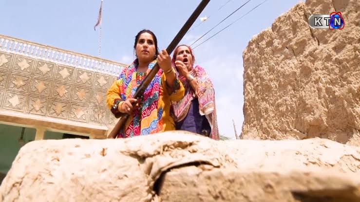 اڄ بہ سنڌ جي ڳوٺن ٻهراڙين ۽ هوٽلن تي ڪي ٽي اين جا ڊراما ڏٺا وڃن ٿا ، ڪي ٽي اين  اهڙا ، بي مقصد ۽ ڌاڙيل ڪلچر کي هٿي ڏيڻ وارا ڊراما بند ڪرڻ گھرجن! 

سنڌي قوم کي ڪي اي ٽي جي هنن  ڊرامن کان بائيڪاٽ ڪرڻ گهرجي.
#BoycottKTN