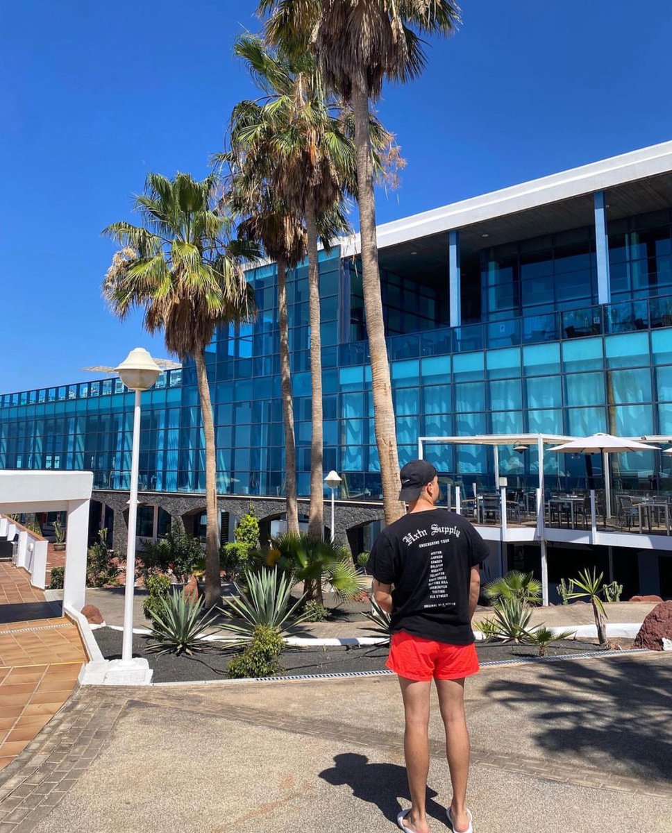 Manu Cuervo🌙 tweet media