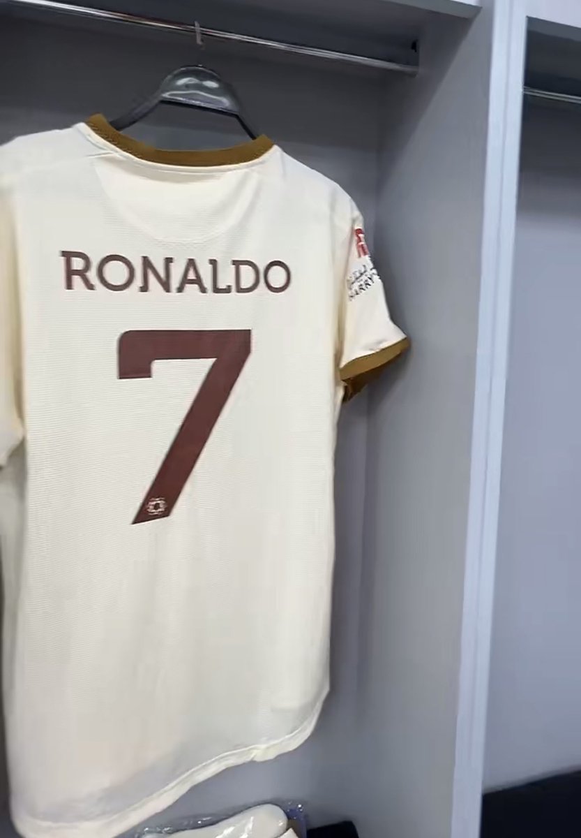 🚨- القميص الاغلى من تاريخ الهلال يبدو جاهزاً.

#النصر_الهلال