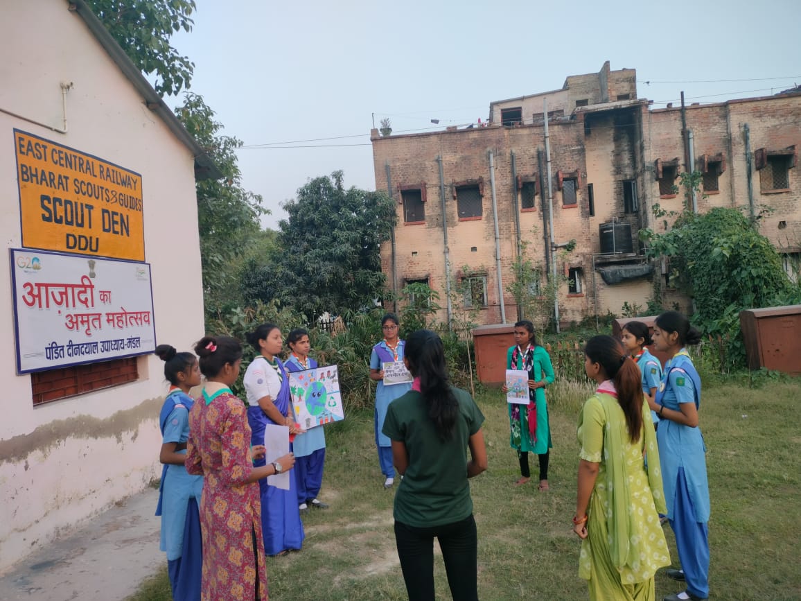 bsgnhq's tweet photo. *ईस्ट सेंट्रल रेलवे भारत स्काउट एंड गाइड जिला संघ डीडीयू  के लायंस ओपन ग्रुप(गाईड विंग)* द्वारा 17/04/23 को स्काउट डेन पर आजादी के अमृत महोत्सव ��े अंतर्गत *Lifestyle for the Environment*  पर आधारित कार्यक्रम का आयोजन किया गया। https://t.co/TyZoVLAtsO