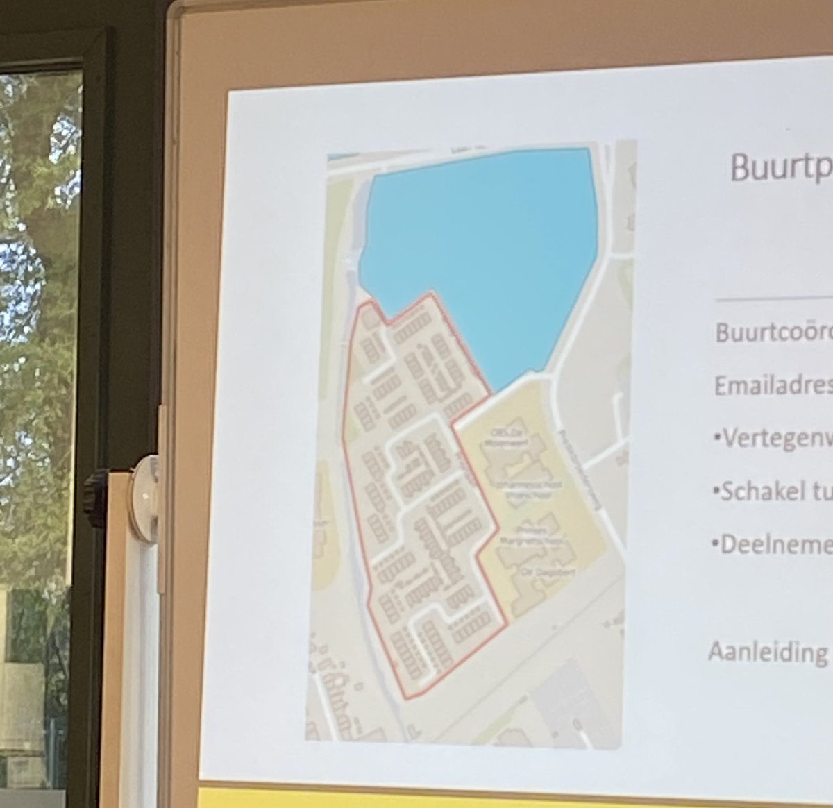 remcovvd's tweet photo. Zojuist de ondertekening van de start van de 37e buurtpreventiegroep wijk Kloosterburen in #Tiel 🍏 #veiligheid #signaleer #alarmeer #app en #reageer @AvriSchoon @gemTiel @POL_De_Waarden @BurgernetNL ⚠️ https://t.co/UylO5bVBwX