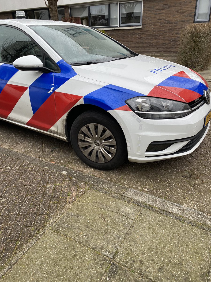remcovvd's tweet photo. Zojuist de ondertekening van de start van de 37e buurtpreventiegroep wijk Kloosterburen in #Tiel 🍏 #veiligheid #signaleer #alarmeer #app en #reageer @AvriSchoon @gemTiel @POL_De_Waarden @BurgernetNL ⚠️ https://t.co/UylO5bVBwX