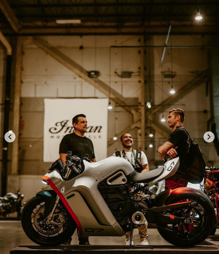 Revista_Moto's tweet image. 🏍 Zero Motorcycles exhibe el primer concept de la SR-X 🏍

📍The Handbuilt Motorcycle Show en Austin, Texas.
📅14, 15 y 16 de abril
👤 Más de 25 mil asistentes

➡ Lee la nota completa en nuestro blog: acortar.link/rNeM6P
.
#RevistaMoto #ZeroMotorcycles