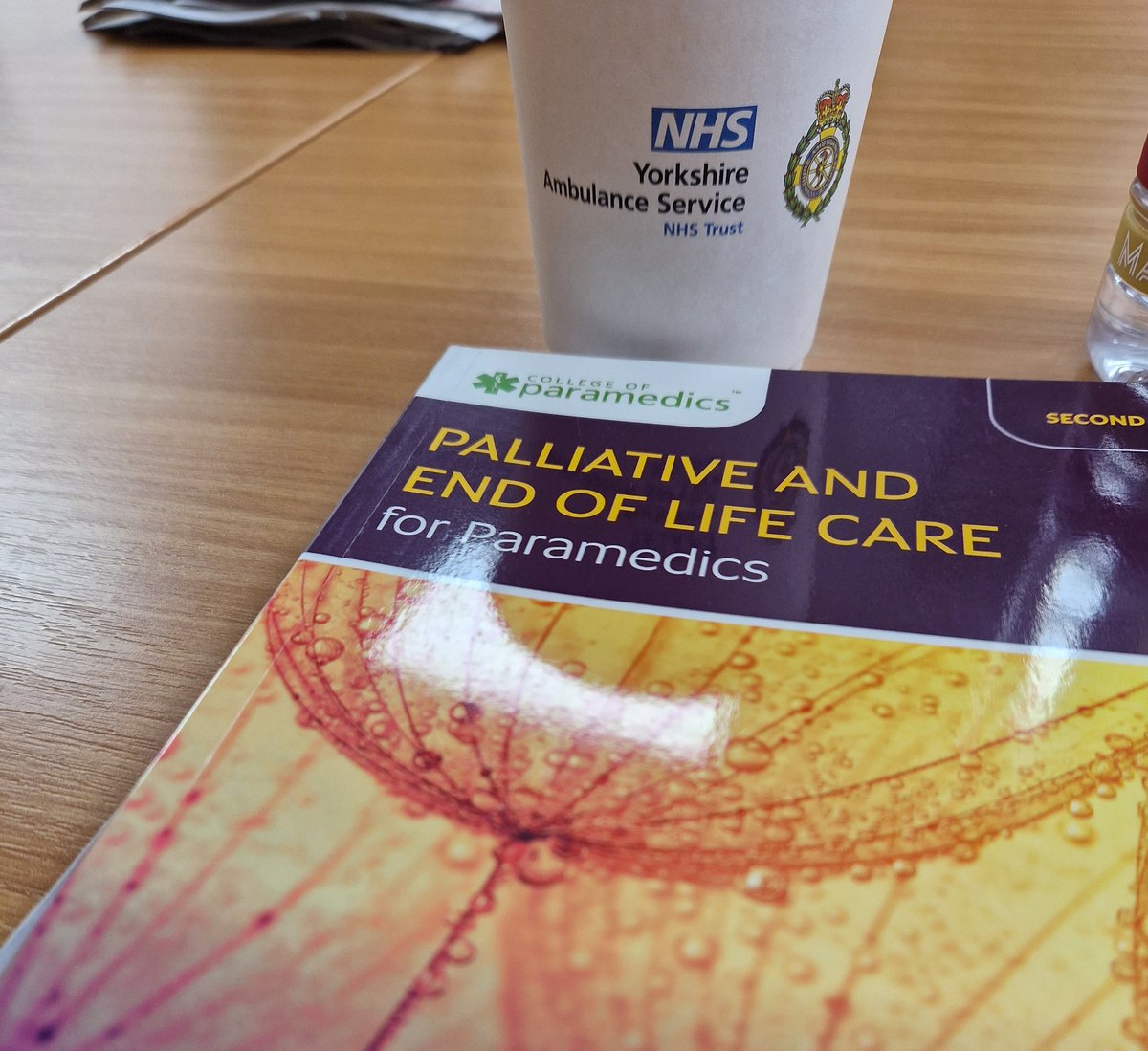 ZachDavies94's tweet photo. Just finished a fantastic 2-day course on Palliative and End of Life care with thanks to Bev from @CHCPHull 

Urgent Care and Critical Care Paramedics learning and working together to provide the best care for our patients across #Yorkshire 

#Paramedic #EoLC #GoodCourse https://t.co/P6sIjMZjE7