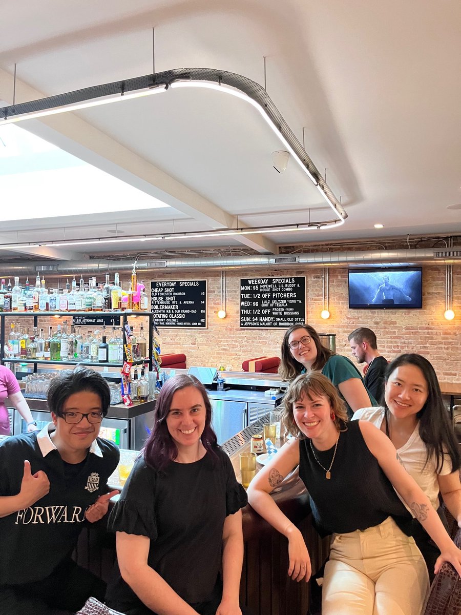 LeffComm's tweet photo. Last Friday, many of our Chicago team members headed to @AvondaleBowl for happy hour and some friendly competition! We had so much fun closing out the work week with some team bonding. #LifeatLeff https://t.co/jvtLgDPtfC