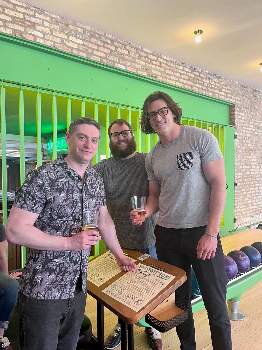 LeffComm's tweet photo. Last Friday, many of our Chicago team members headed to @AvondaleBowl for happy hour and some friendly competition! We had so much fun closing out the work week with some team bonding. #LifeatLeff https://t.co/jvtLgDPtfC