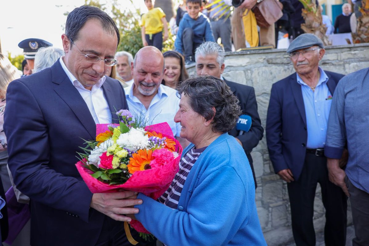 CYpresidency's tweet photo. «Η Αροδαφνούσα, ιστορία και μύθος»
Εκδήλωση με την ευκαιρία της εγγραφής του δημοτικού τραγουδιού στον Εθνικό Κατάλογο Άυλης Πολιτιστικής Κληρονομιάς 🇨🇾 2022, της Κυπριακής Εθνικής Επιτροπής @UNESCO  παρουσία του ΠτΔ @Christodulides στη Χούλου. https://t.co/XeIZXMnX4K