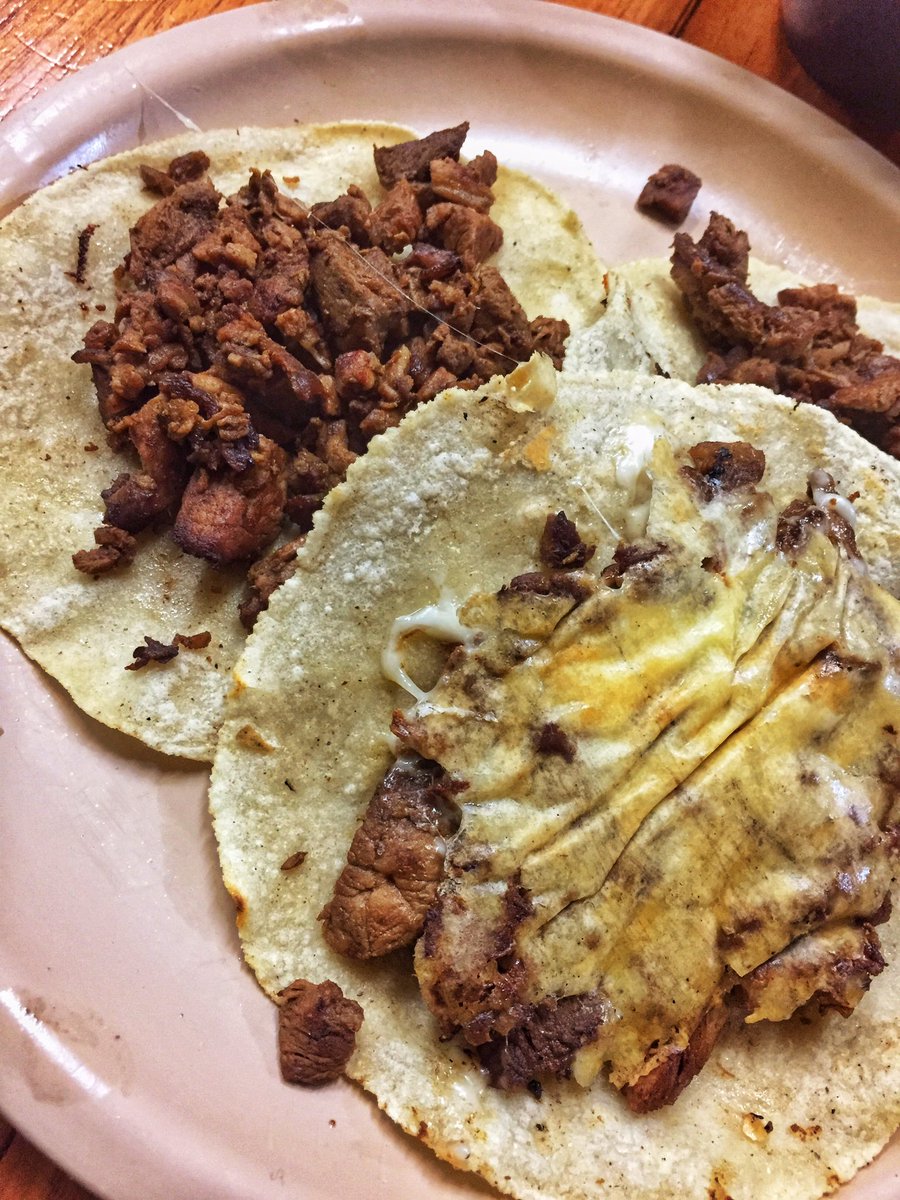 sancrismunchies's tweet photo. Taquitos de bistec, con y sin queso by El Faraón 😋👌🏾👌🏾
.
#sancrismunchies #glotonsancris #coletopolis #comerensancris #munchies #lapanzaesprimero #munchiesmx #foodiesmx #tacos #foodiesancris #bajon #barriodeLaMerced #consumelocal #sancristobaldelascasas https://t.co/BGXylStF9F
