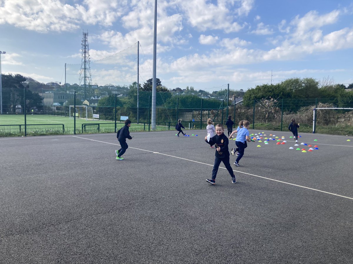 MonahanAl's tweet photo. Started my newest batch of #CamánEverybody in @cbsprimary_wex today with my wonderful assistant @ParleMairead Ms Parle. Fantastic fun was had by all. Huge thanks to @faytheharriers for providing each child with their own Camán Beag. 
@paulmaherhurls 💛💜 https://t.co/TSzcKKtS2S
