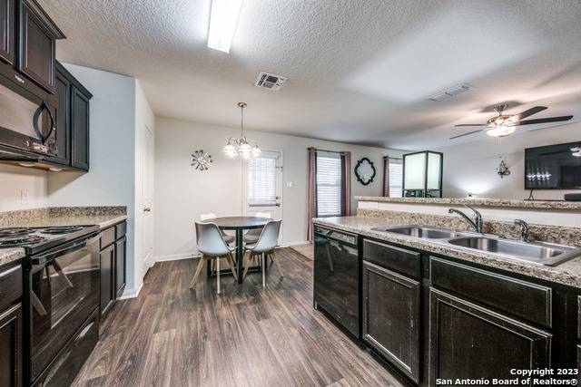 klause_krista's tweet photo. Check out this 3 bedroom, 3 bath home in a great location, listed at only 215,000.00.  Contact me today for your private showing.

 https://t.co/WP7UO3KIdr 

Marketed by Krista Klause

Listed by Real Broker https://t.co/Ls9jLE52uu