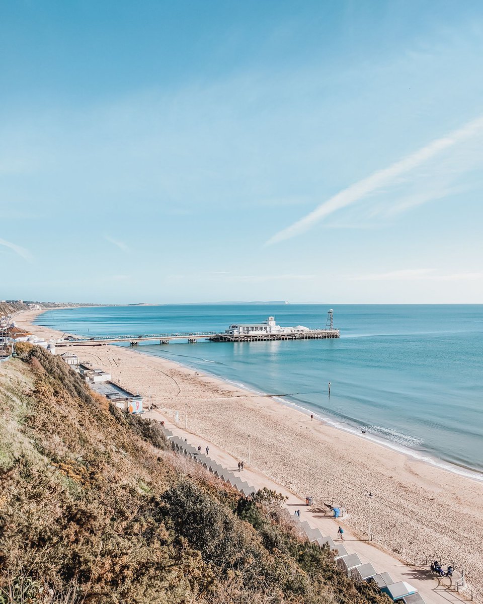 MoorlandsColl's tweet photo. We truly believe it’s hard to beat our location! We’re in easy reach of multiple award winning, blue flag beaches, perfect for long walks and water sports, and we’re on the edge of the New Forest, renowned for it’s ancient woodland, peaceful heathland and cliff-top walks 😀 https://t.co/SYKjDPbLGM